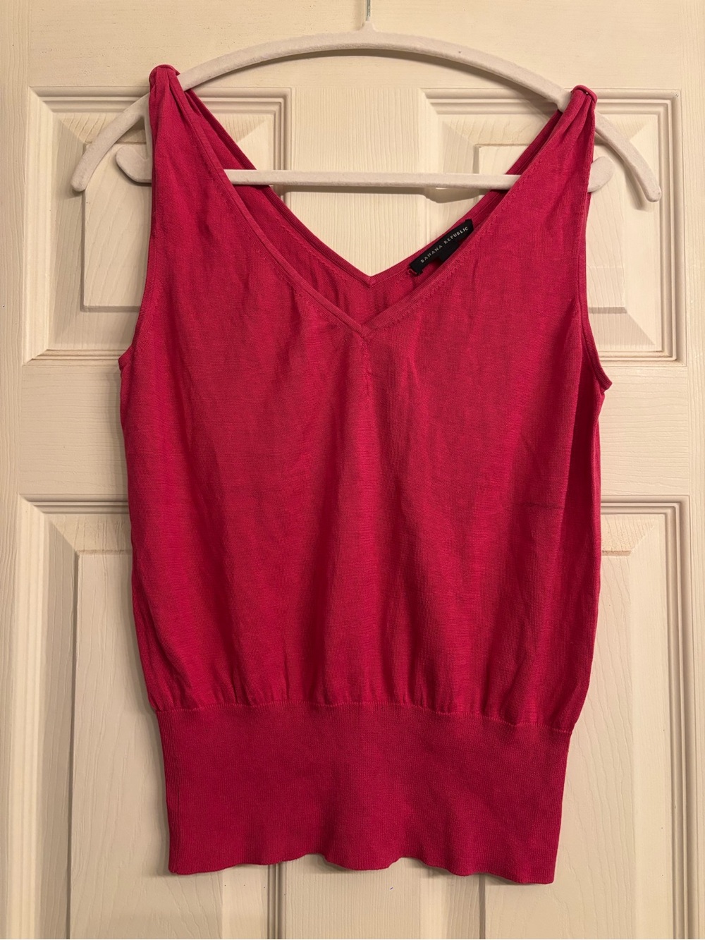 Banana Republic V-Neck Tank Top in Pink (M - Like New!)
